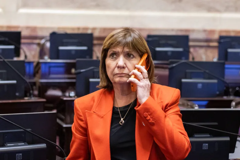 Bullrich le metió más presión a Adorni y presentó su declaración jurada