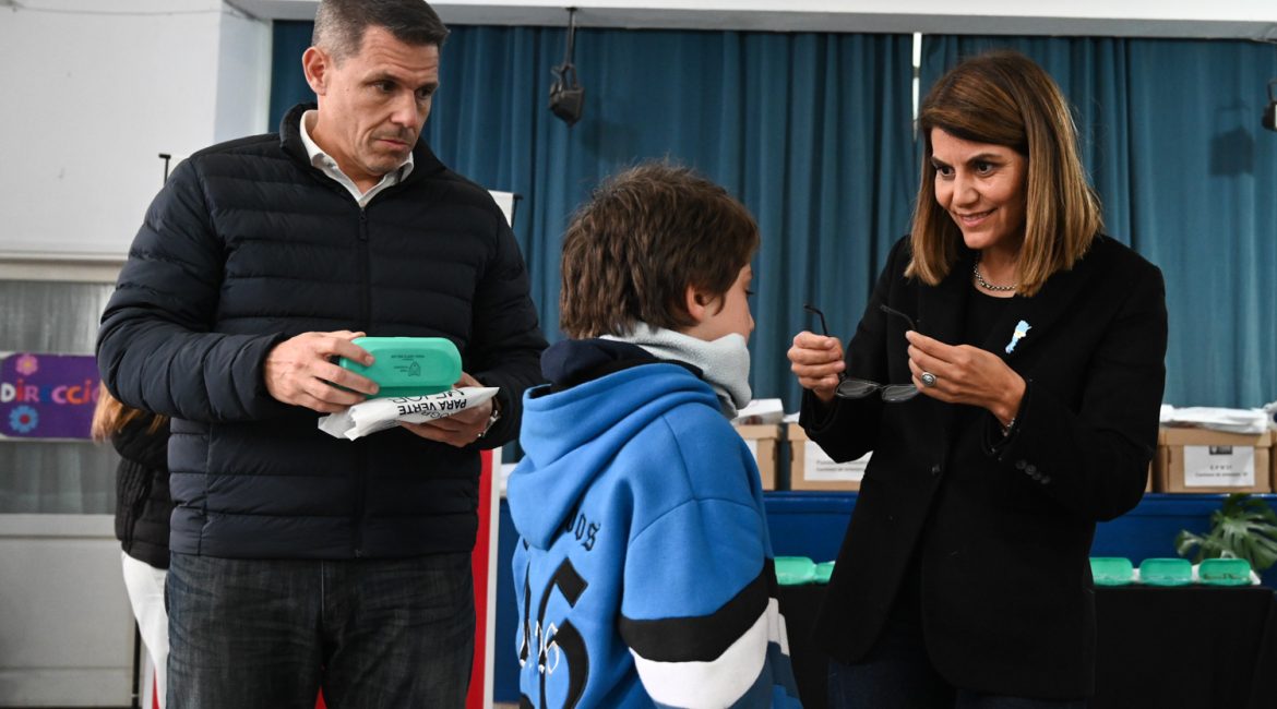 La secretaria de Educación y Promoción Social, Gisela Zamora, acompañó una nueva entrega del programa Para Verte Mejor.