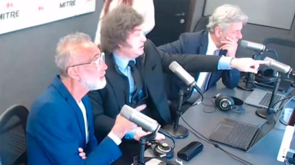 Tenso cruce en La Rural: Milei increpó a De Mendiguren tras presentar sus promesas al campo