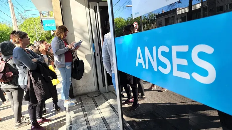 La Ciudad anunció que los jubilados porteños podrán viajar gratis en subte sin trámites digitales